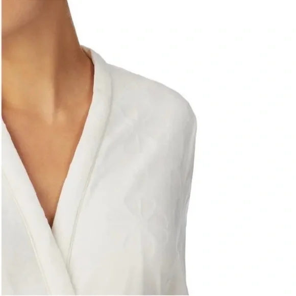 Kate Spade White Cozy Robe with Tie Belt
Size L/XL - Picture 4 of 11